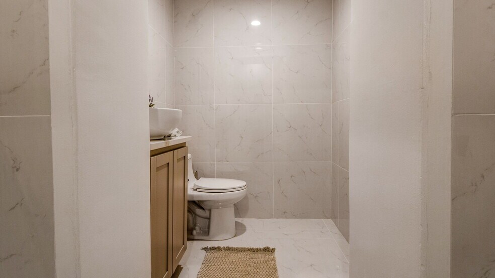 More Photos Of 1414 Pennsylvania Ave SE, Washington Apartments For Sale