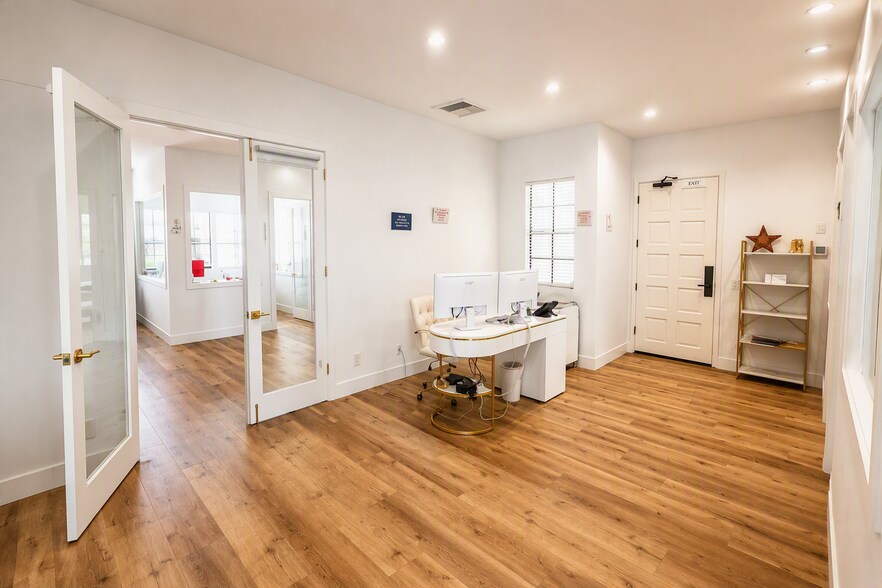 More Photos Of 471 N Old Newport Blvd, Newport Beach Medical For Lease
