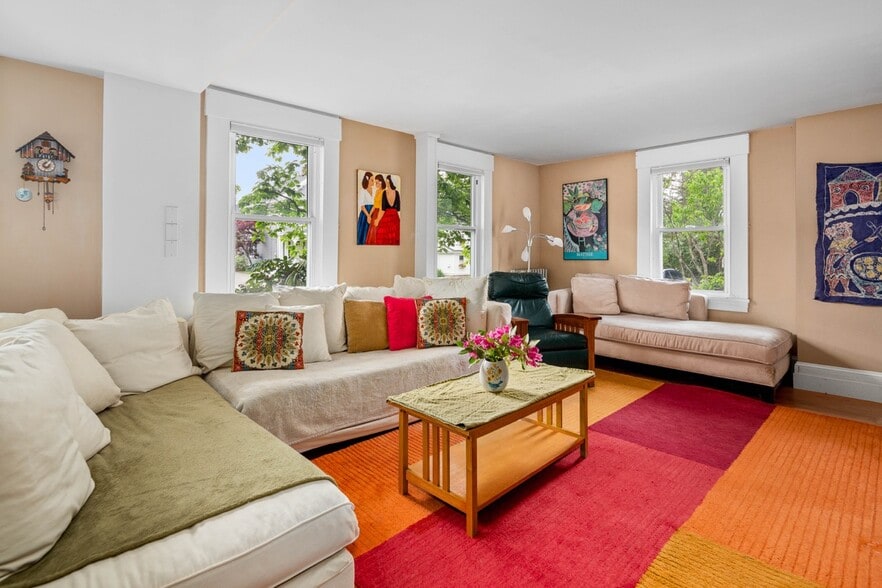 More Photos Of 68 Elm St, Camden Hotel For Sale