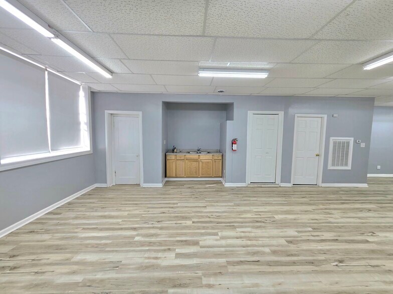 More Photos Of 3125 W 63rd St, Chicago Storefront Retail Residential For Lease