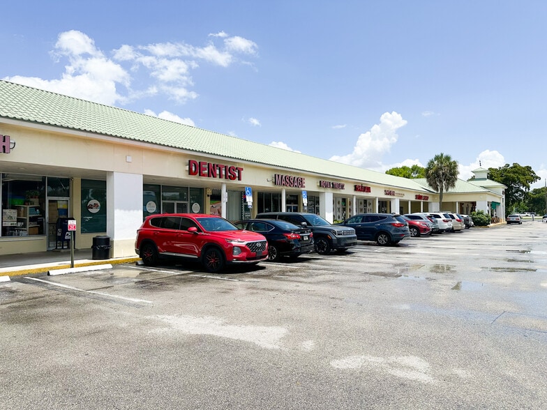 More Photos Of 7841-7899 Pines Blvd, Pembroke Pines Supermarket For Sale