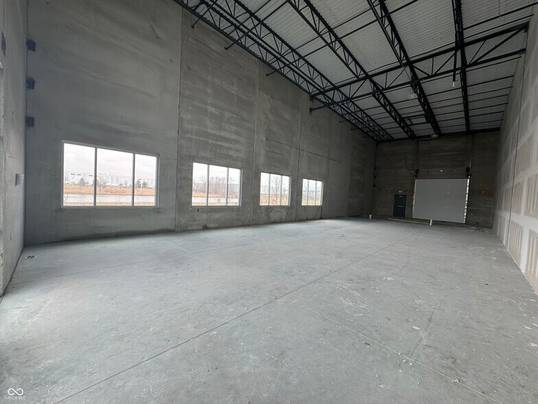 More Photos Of 14226 Bergen Blvd, Noblesville Flex For Sale