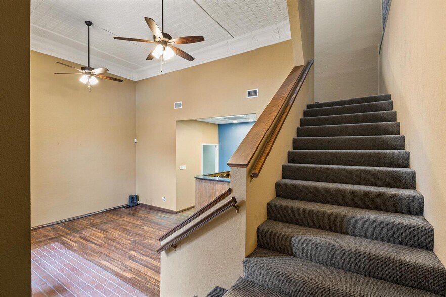 More Photos Of 111 S Travis St, Sherman Office For Sale