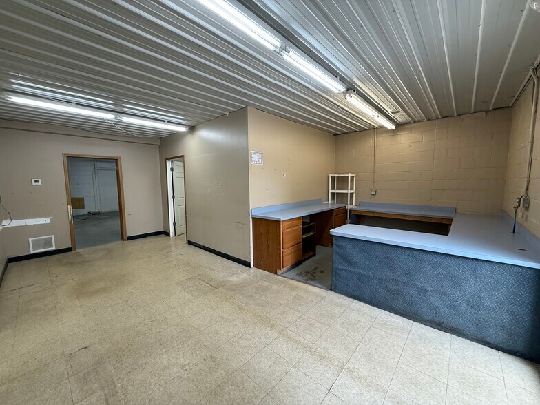 More Photos Of 1118 Sherman St, Bucyrus Flex For Sale