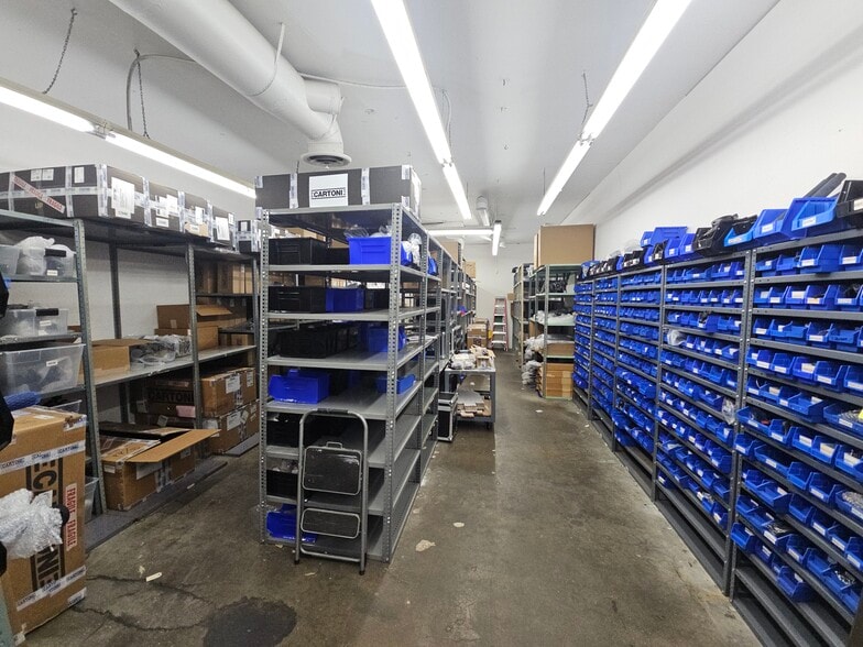 More Photos Of 10653-10657 Burbank Blvd, North Hollywood Office For Sale