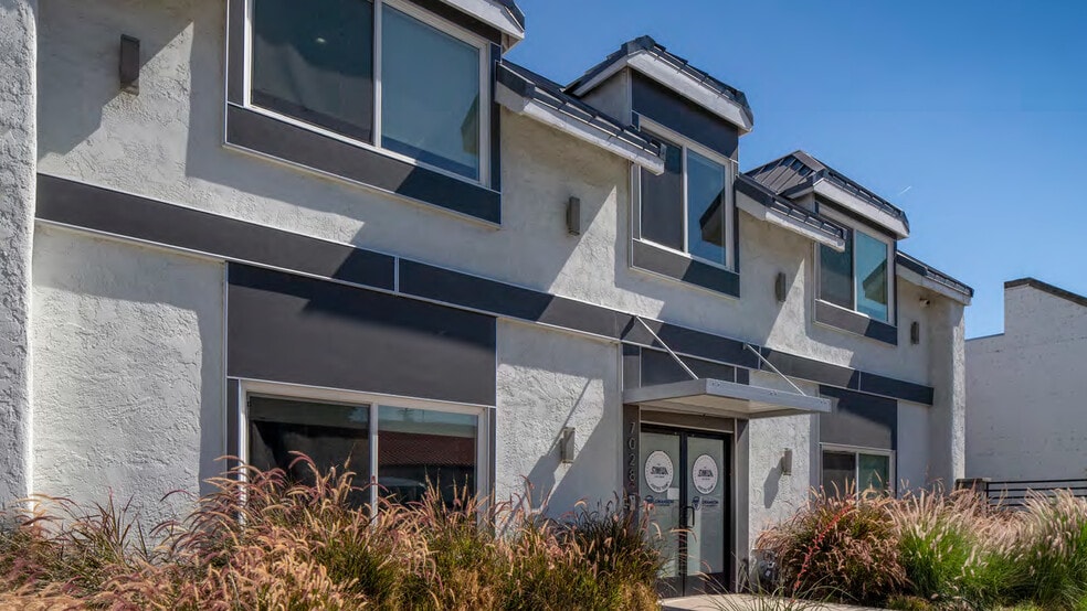 More Photos Of 7028 Owensmouth Ave, Canoga Park Office For Lease