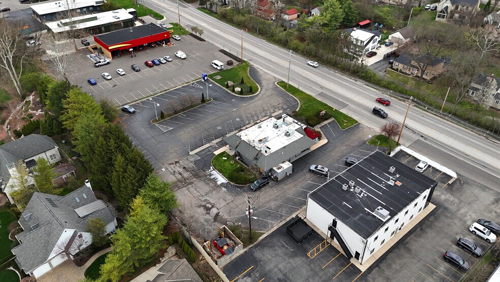 More Photos Of 2055-2081 Riverside Dr, Upper Arlington Restaurant For Sale