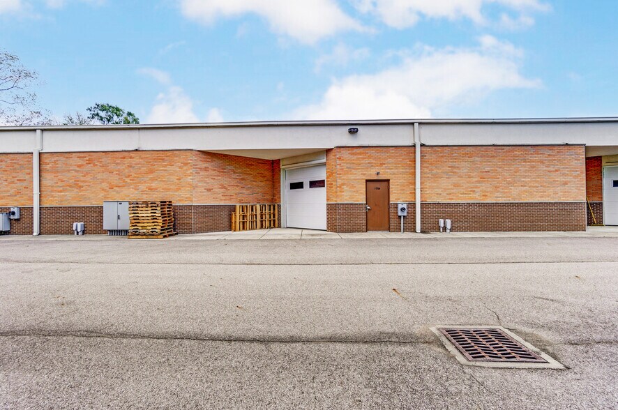 More Photos Of 1740 Thomas Paine Pky, Dayton Industrial For Sale