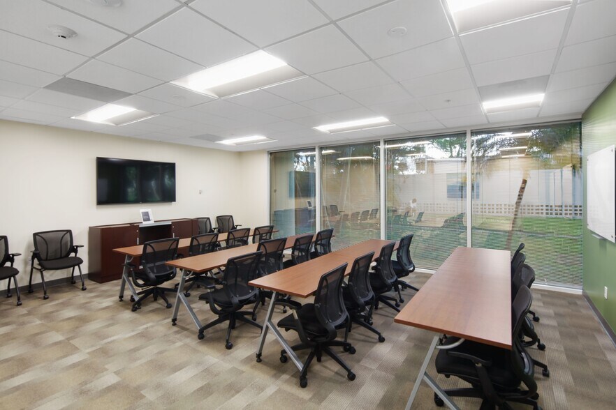 More Photos Of 600 N Pine Island Rd, Plantation Office For Lease