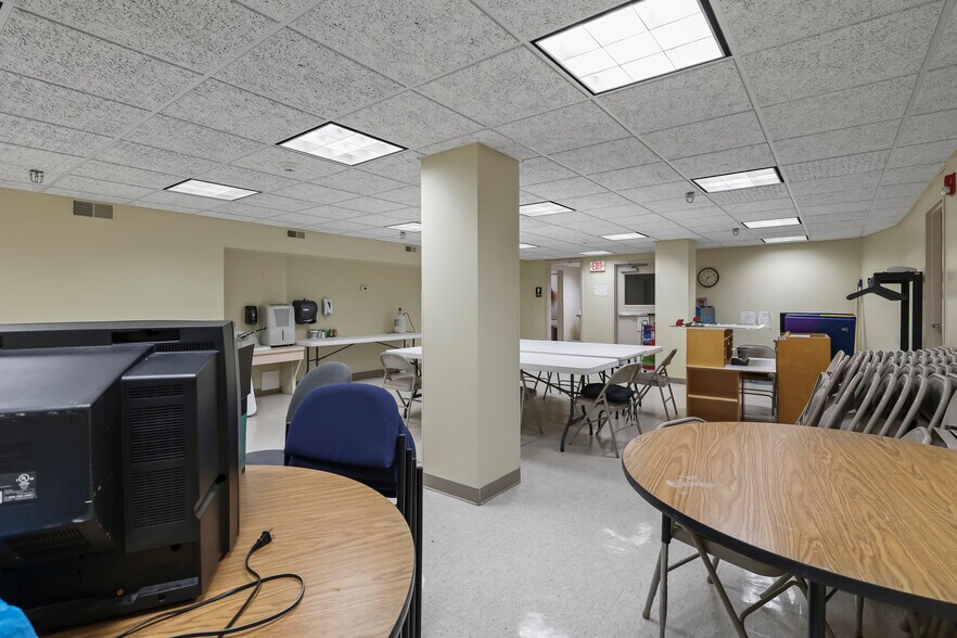 More Photos Of 1631 Main St, Niagara Falls Industrial For Sale