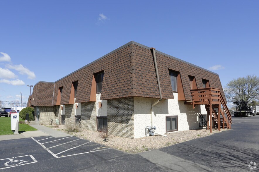 More Photos Of 6957 NW Highway 10, Anoka Office For Lease