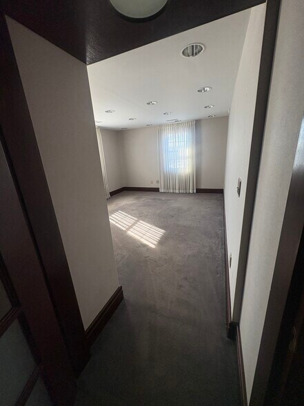 More Photos Of 1130 Vester Ave, Springfield Medical For Lease