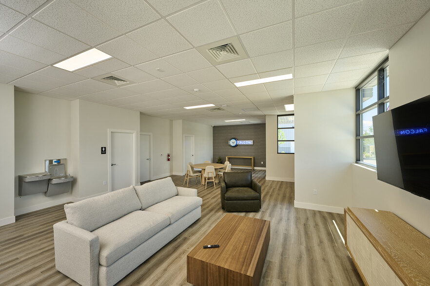 More Photos Of 2007 S Saturn Way, Boise Warehouse For Lease