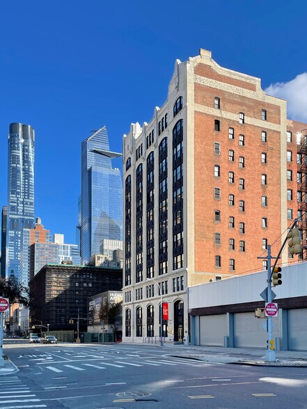 More Photos Of 210 Eleventh Ave, New York Office For Lease