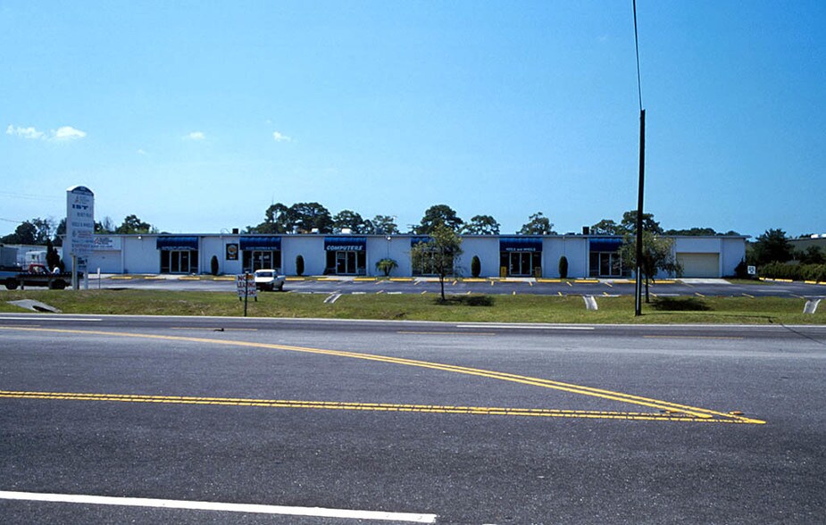 More Photos Of 1850-1890 University Pky, Sarasota Warehouse For Lease