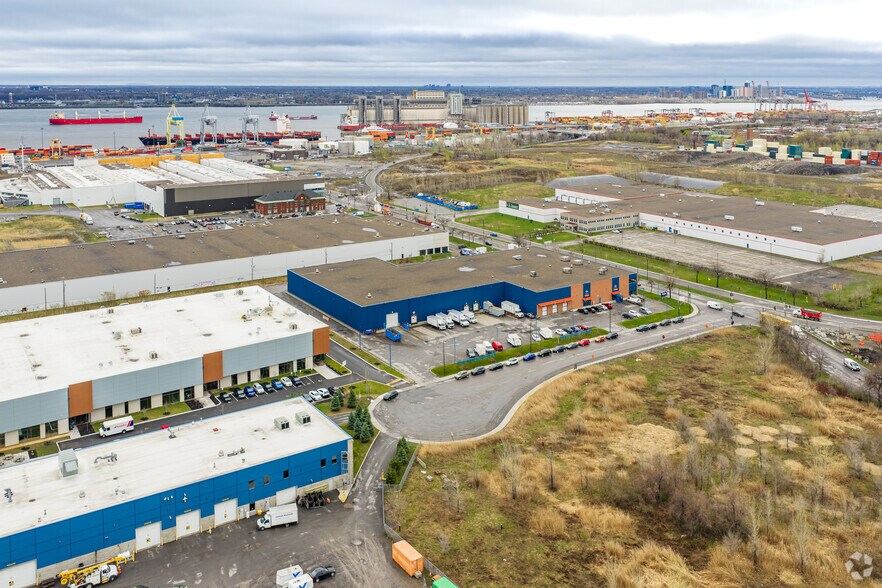More Photos Of 5780 Rue Ontario E, Montréal Warehouse For Sale