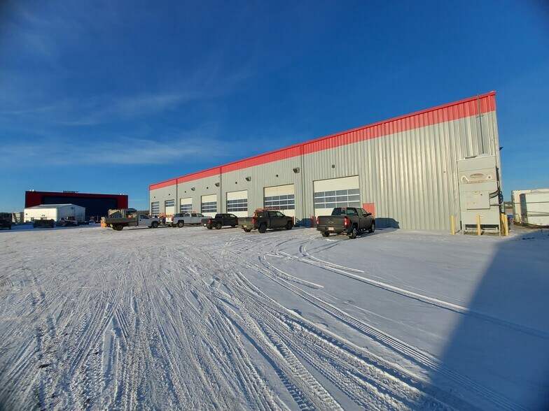 More Photos Of 106 Queensland Cres Bay #150, Red Deer County Light Distribution For Lease