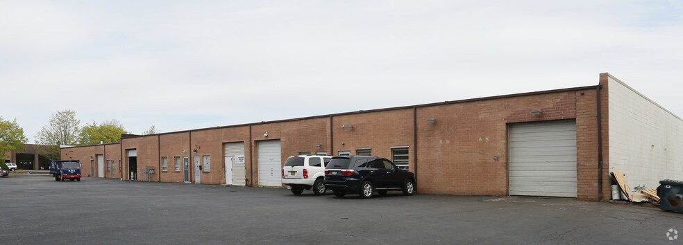 More Photos Of 66 E Jefryn Blvd, Deer Park Manufacturing For Lease