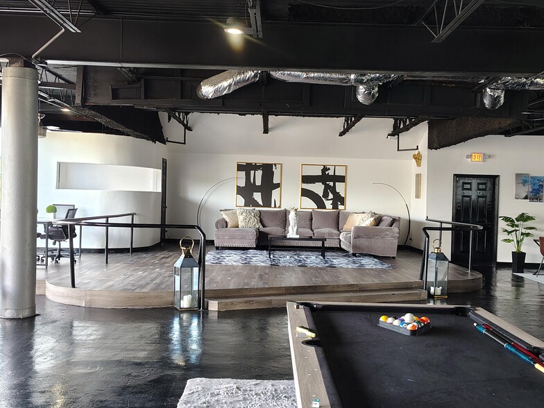 More Photos Of 802 Crosstimbers, Houston General Retail For Sale