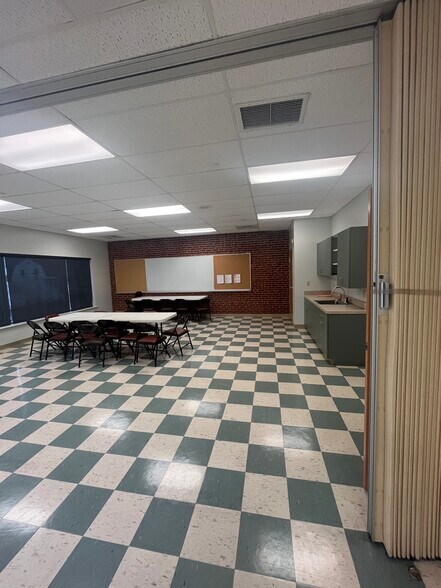 More Photos Of 11 N Fayette St, Mercersburg Flex For Lease