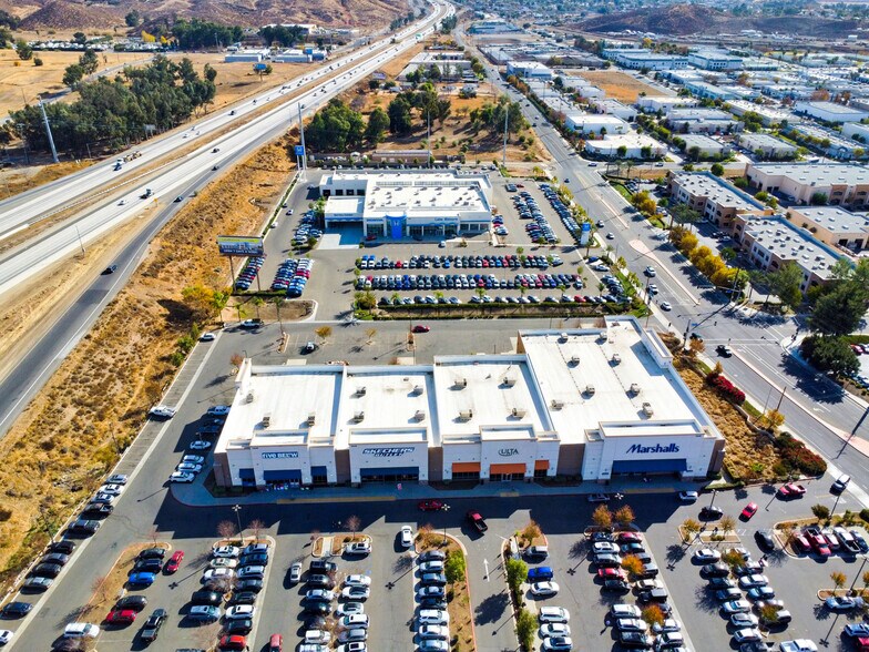 More Photos Of 18438 Collier Ave, Lake Elsinore Freestanding For Sale