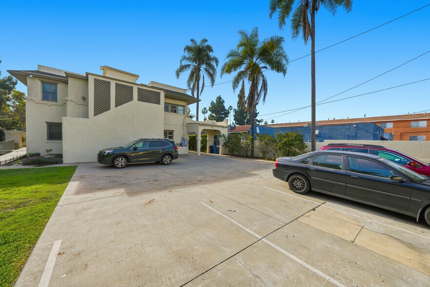 More Photos Of 3741 W 27th St, Los Angeles Specialty For Sale