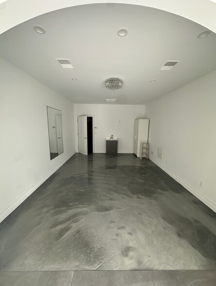 More Photos Of 363-369 E Maple Rd, Birmingham Office Residential For Lease