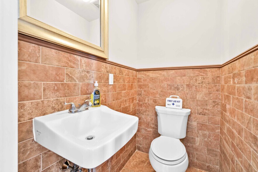 More Photos Of 405-407 Gates Ave, Brooklyn Loft Creative Space For Sale