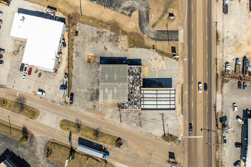 More Photos Of 1911 S Highland Ave, Jackson Service Station For Lease