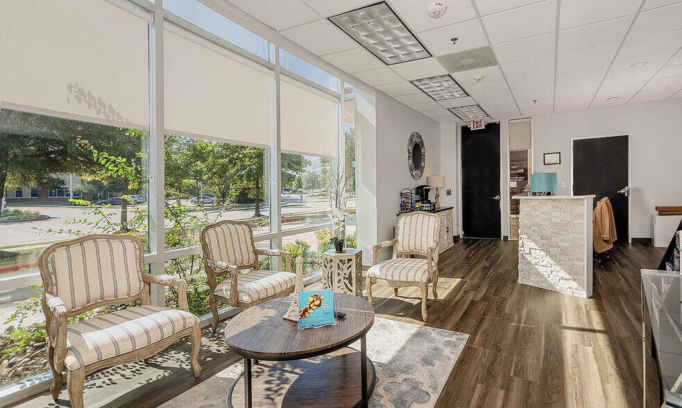 More Photos Of 114 Vision Park Blvd, Shenandoah Office For Sale