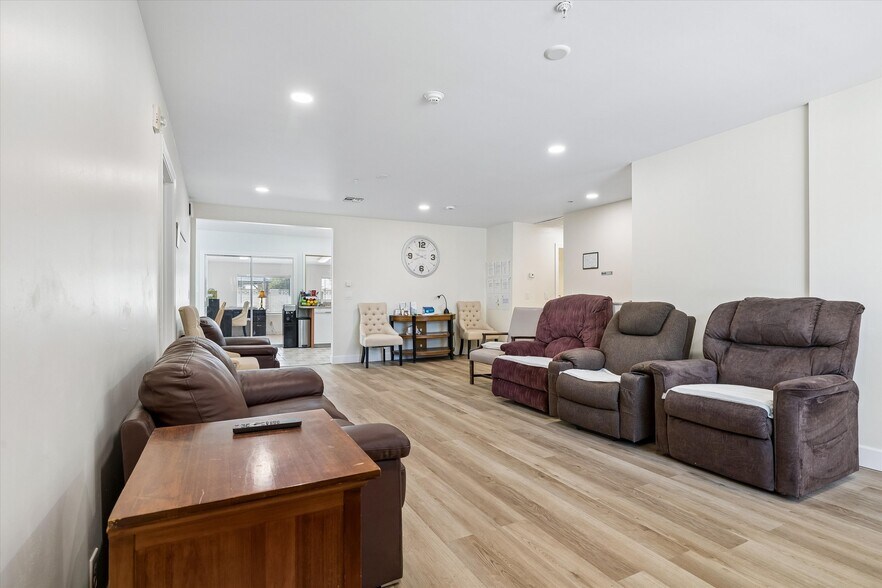 More Photos Of 2421 E Cairo Dr, Tempe Healthcare For Sale