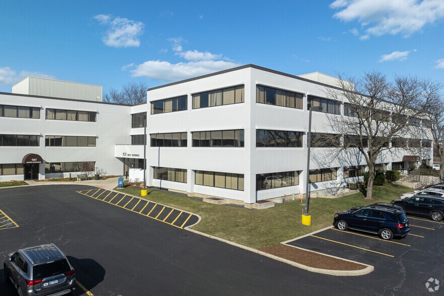 More Photos Of 707 Lake Cook Rd, Deerfield Office For Lease