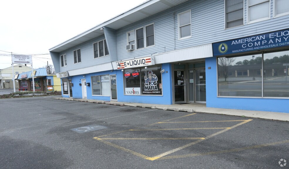 More Photos Of 231 Chambers Bridge Rd, Brick Unknown For Lease