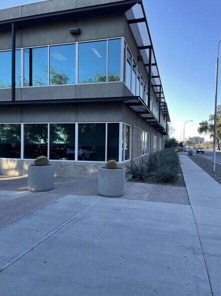 More Photos Of 2901 E Camelback Rd, Phoenix Office For Lease