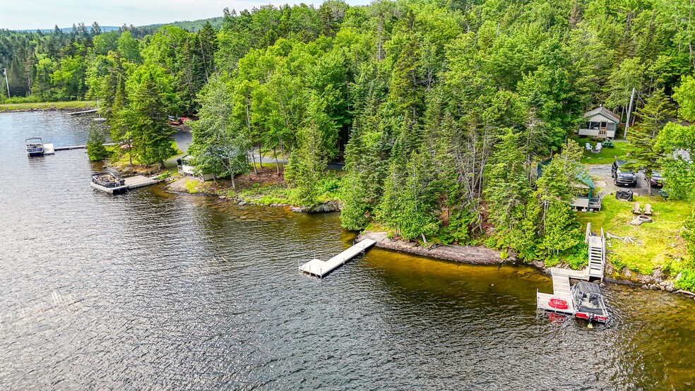 More Photos Of 15 Lower Wilson Pond Rd, Greenville Specialty For Sale