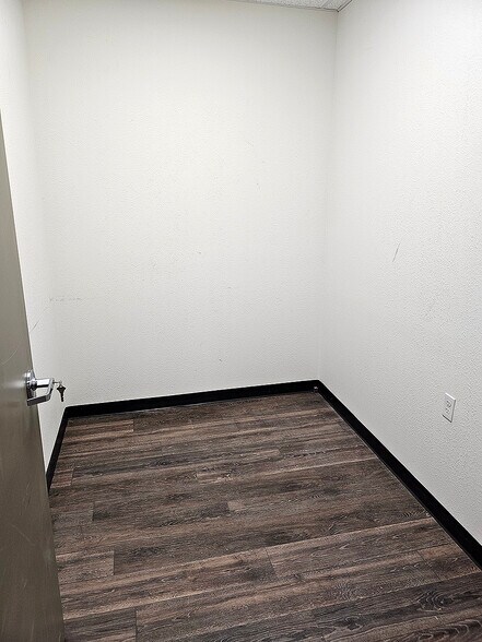 More Photos Of 119A N Main St, Mcpherson General Retail For Lease