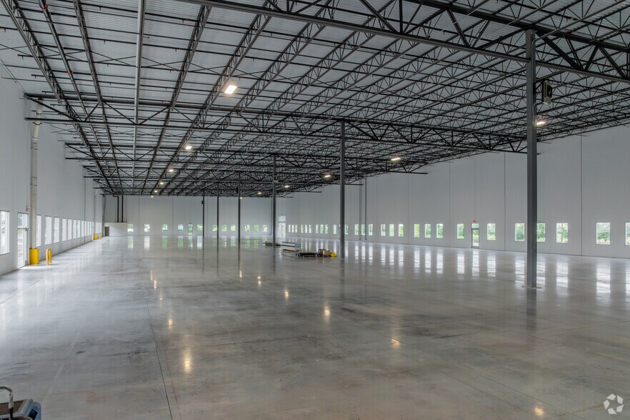 More Photos Of 6422 E Campus Dr, San Antonio Warehouse For Lease
