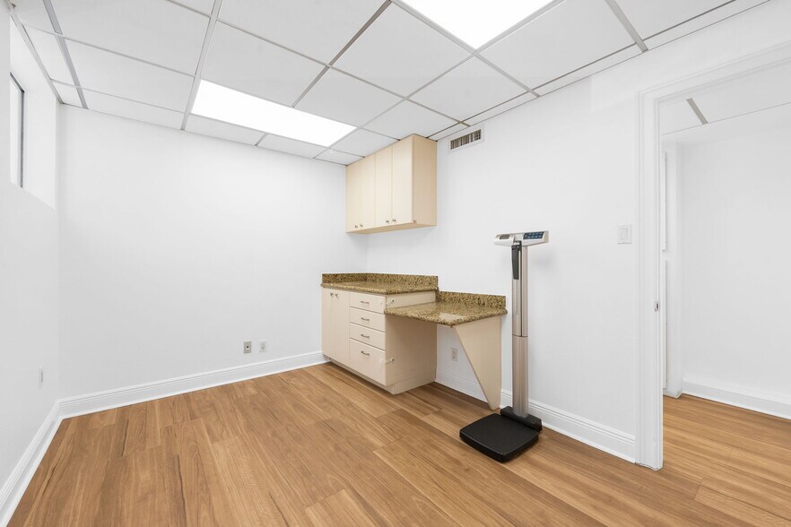 More Photos Of 100 SE 15th Ave, Fort Lauderdale Medical For Lease