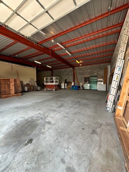 More Photos Of 625 N Calhoun St, Junction City Industrial For Sale