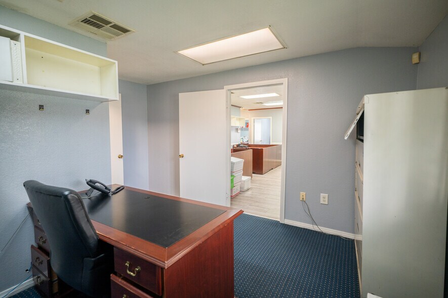 More Photos Of 2023 S Bon View Ave, Ontario Contractor Storage Yard For Sale