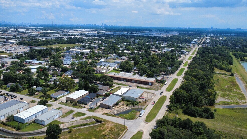 More Photos Of 6040 N Gessner Rd, Houston Light Distribution For Lease