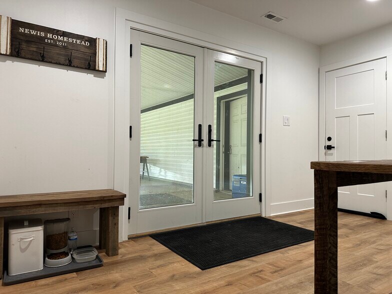 More Photos Of 10931 Telegraph Rd, Erie Flex For Sale