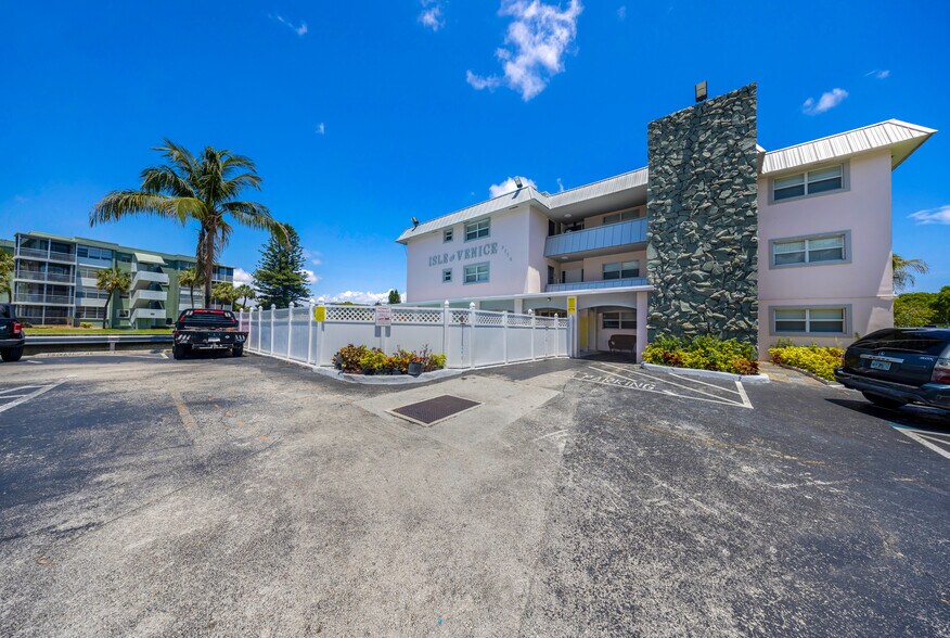 More Photos Of 2775 Taft St, Hollywood Apartments For Sale