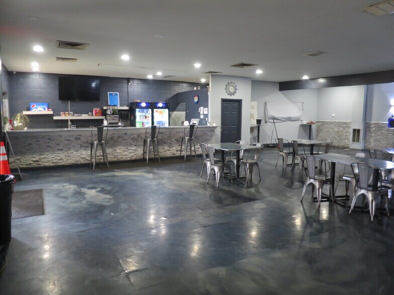 More Photos Of 4014-4018 Lamar Ave, Memphis Freestanding For Lease