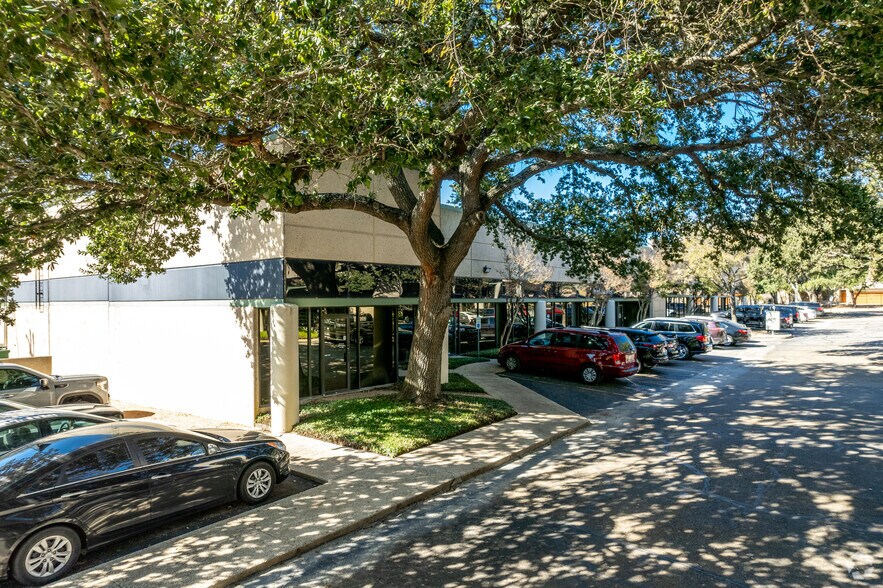 More Photos Of 4702-4716 Research Dr, San Antonio Unknown For Lease