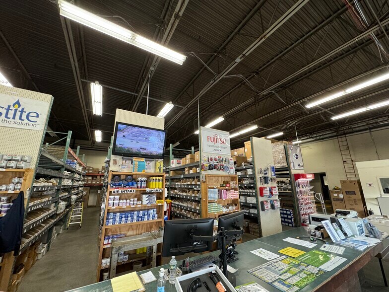 More Photos Of 372 Pasco Rd, Springfield Warehouse For Sale