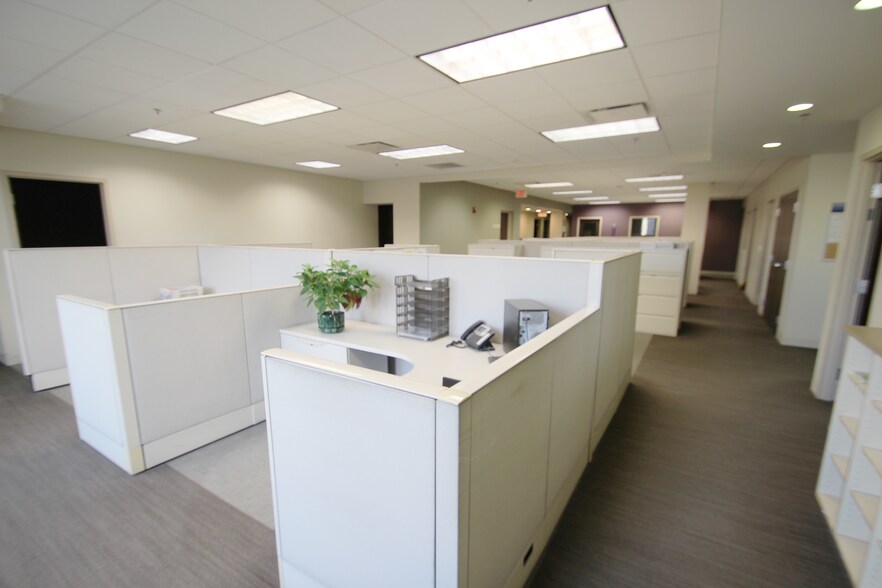 More Photos Of 225 East Ave, Elyria Warehouse For Sale