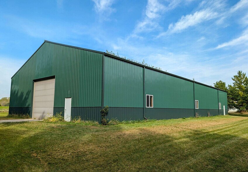 More Photos Of 2601 Iverson Rd, Stoughton Warehouse For Lease