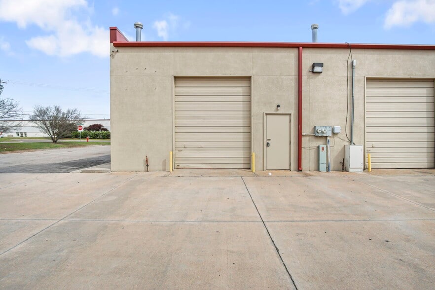 More Photos Of 3557 National Dr, Norman Industrial For Sale