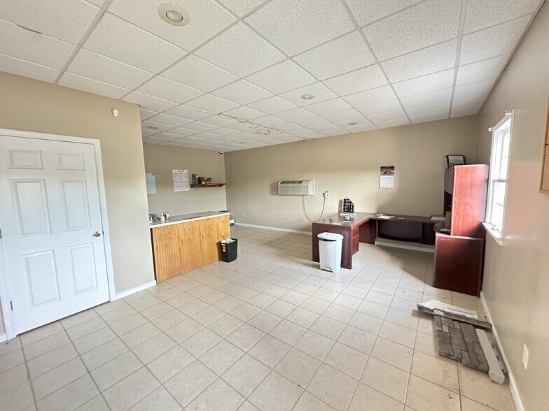 More Photos Of 12432 US-60, Cloverport Auto Repair For Sale